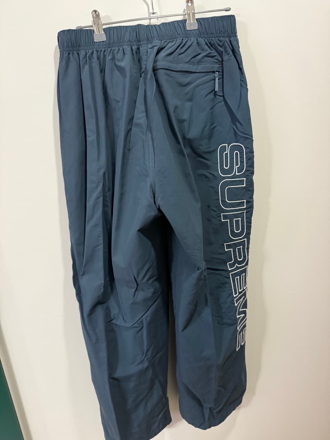 슈프림 스펠아웃 자수 트랙 팬츠 다크 블루 상품이미지2