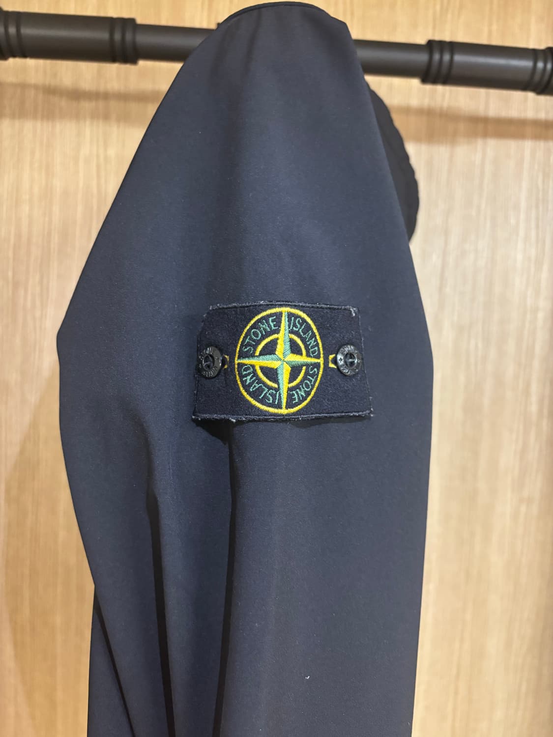 스톤아일랜드 라이트 소프트쉘 블랙 m 상품이미지3