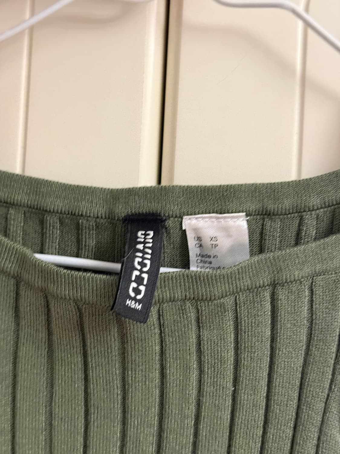 H&M divided 리브드 그린 탑 상품이미지2