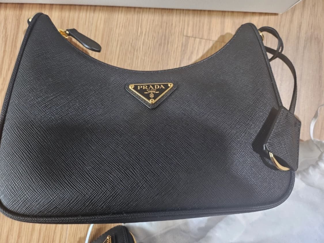 프라다 리에디션 사피아노 가죽백 상품이미지9