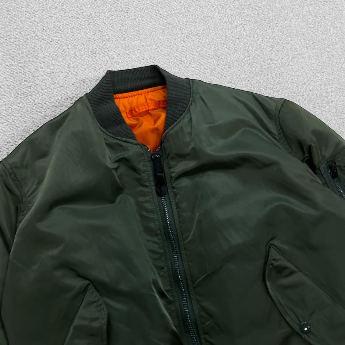 알파인더스트리 ma-1 플라이트 봄버 자켓 카키 상품이미지2