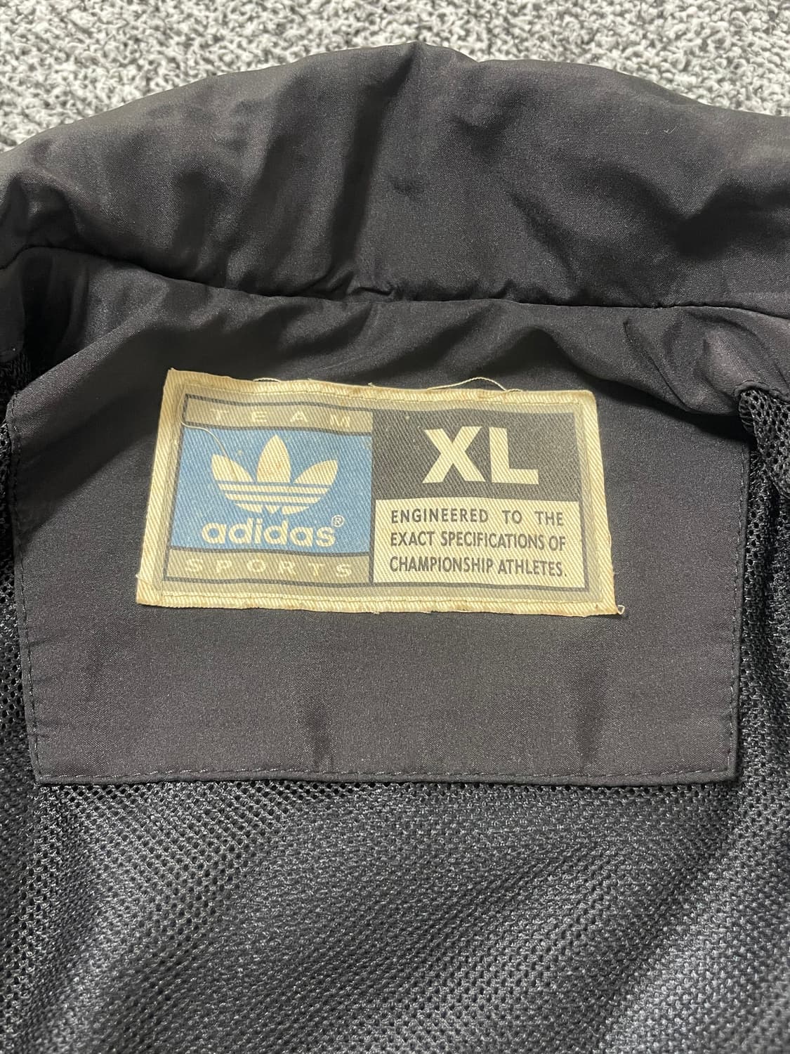 빈티지9. 아디다스 00's 블랙 골드 셋업 바람막이 트랙탑 츄바 상품이미지4