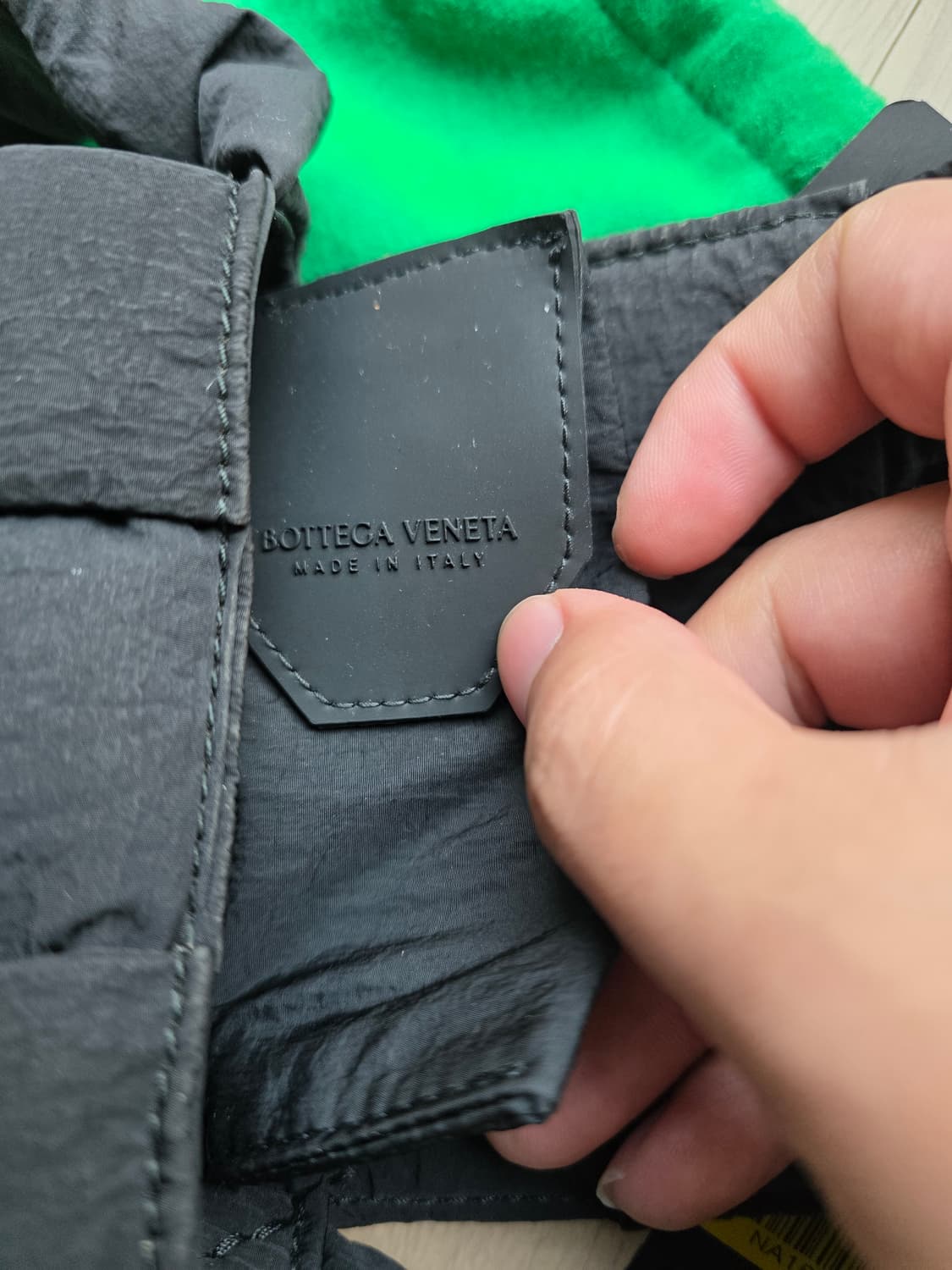 [풀구성,새상품급]보테가베네타 패딩 카세트백 블랙 상품이미지8