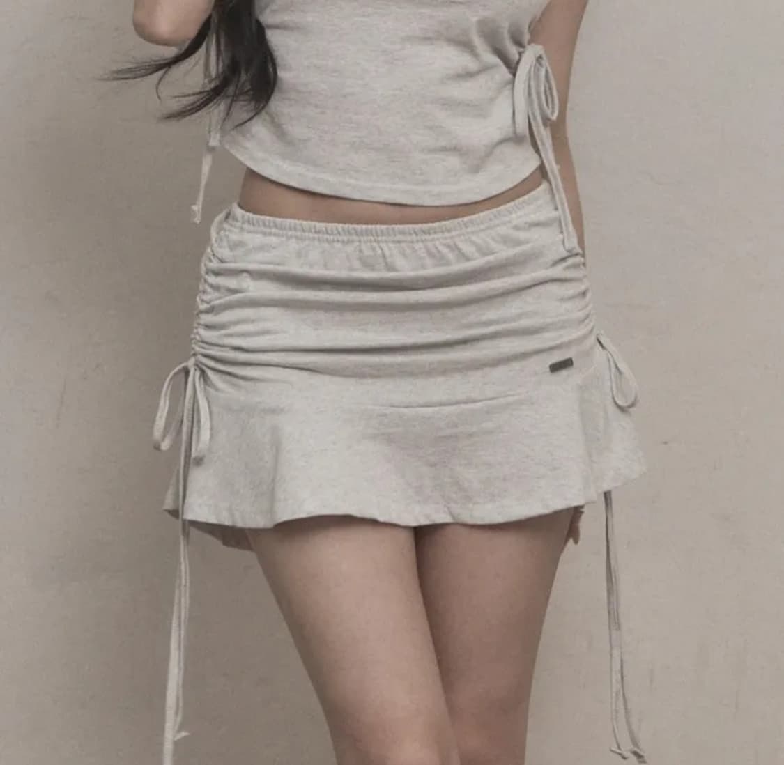 카키포인트 리본 셔링 탑 스커트 셋업 세트 상품이미지2