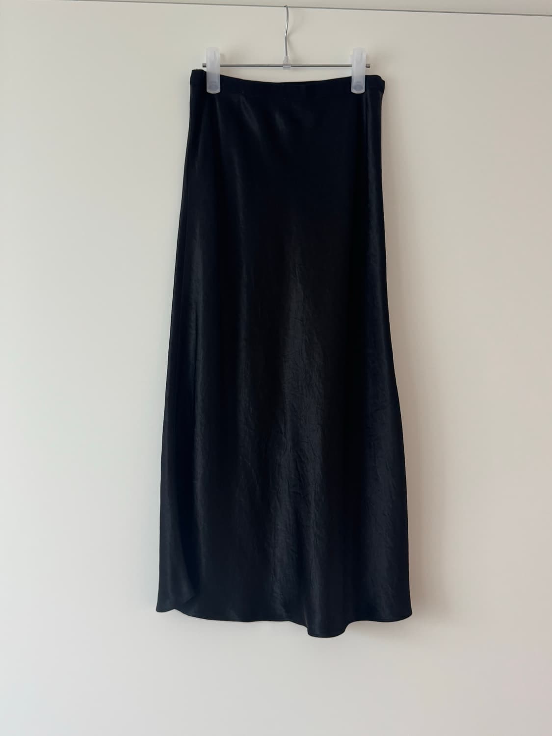 새상품/택있음) 얼바닉 새틴 스커트 블랙 urbanic30 치마 상품이미지1