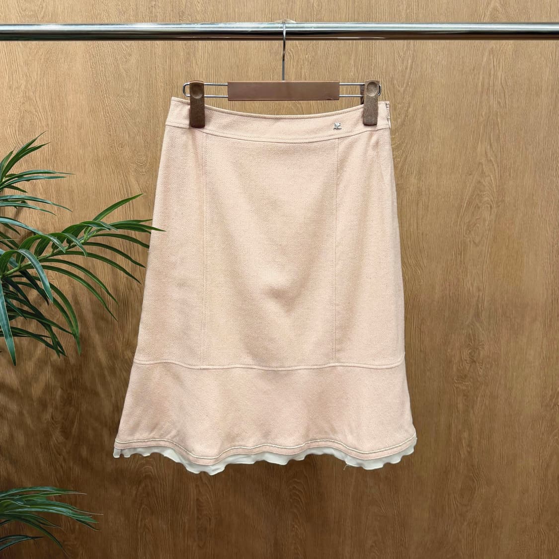 꾸레쥬 미디 스커트 밑단 레이어드 로고 장식 디테일 A라인 핑크 상품이미지1