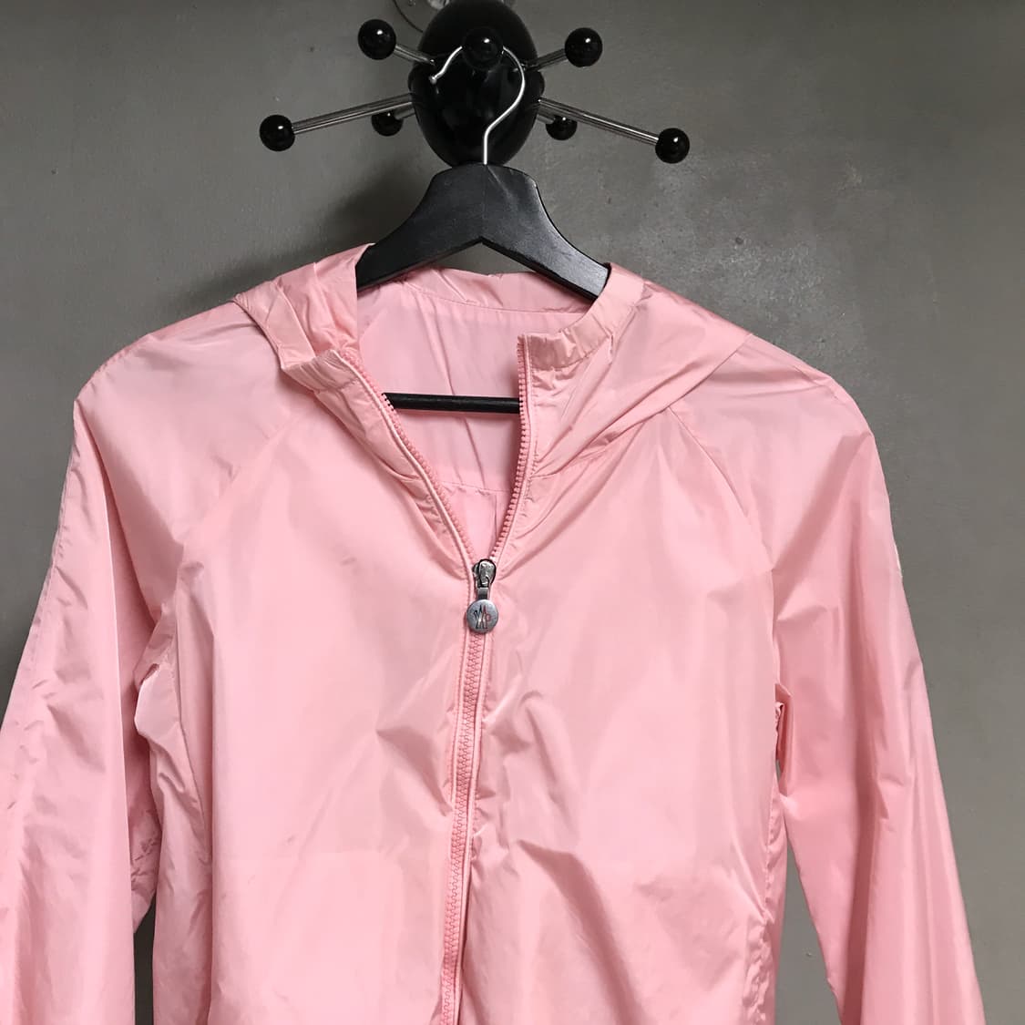 몽클레어 핑크 바람막이 14Y(W) 상품이미지2
