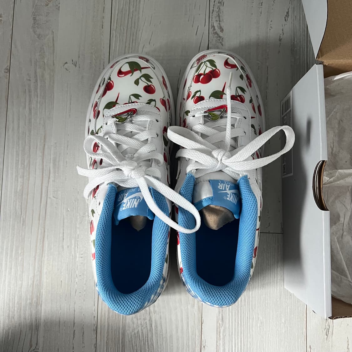 나이키 Nike Air Force 1 LV8 Cherry 240 상품이미지2