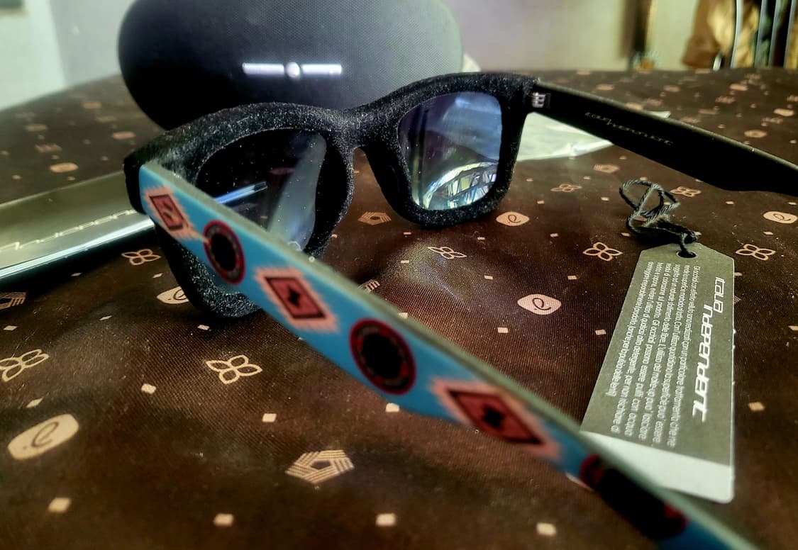 [미착용 새상품]* INDEPENDENT  블랙벨벳 선글라스* 상품이미지5