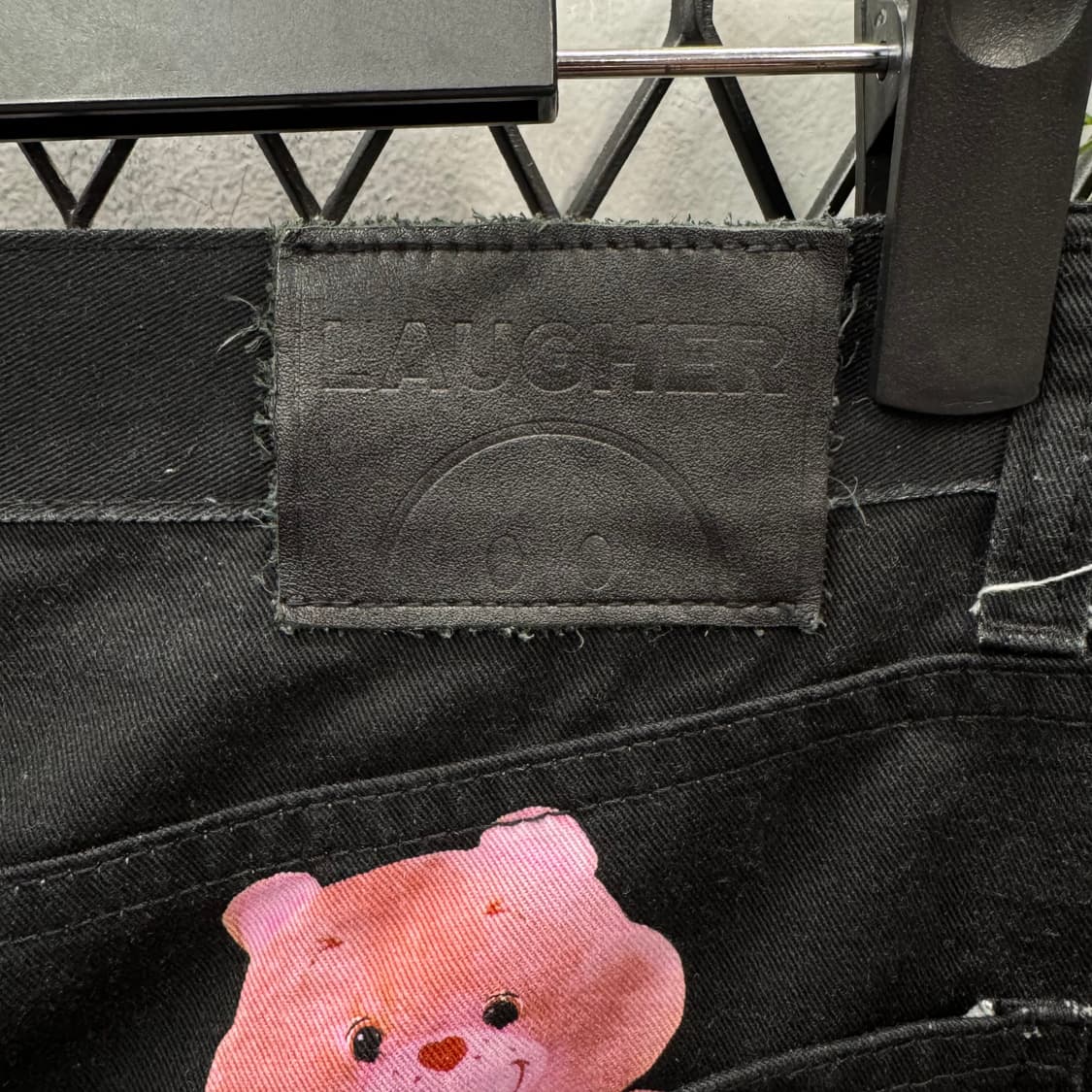 라퍼 러블리 베어 팬츠 일자핏 전후면 프린팅 포인트 블랙 상품이미지6