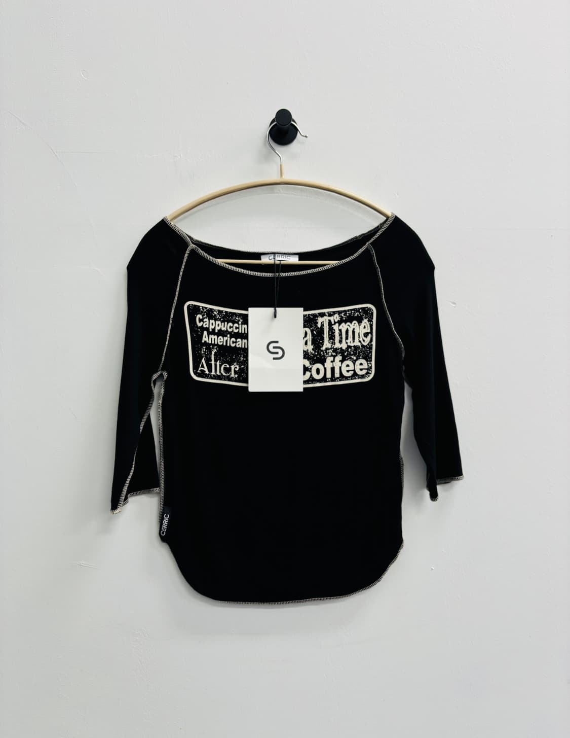 Cerric (세릭) Coffee 프린팅 오프숄더 티셔츠 상품이미지2