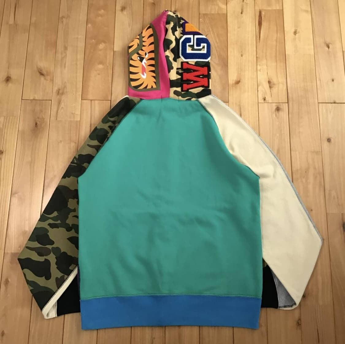 베이프 커스텀 패치워크 샤크후디 상품이미지2