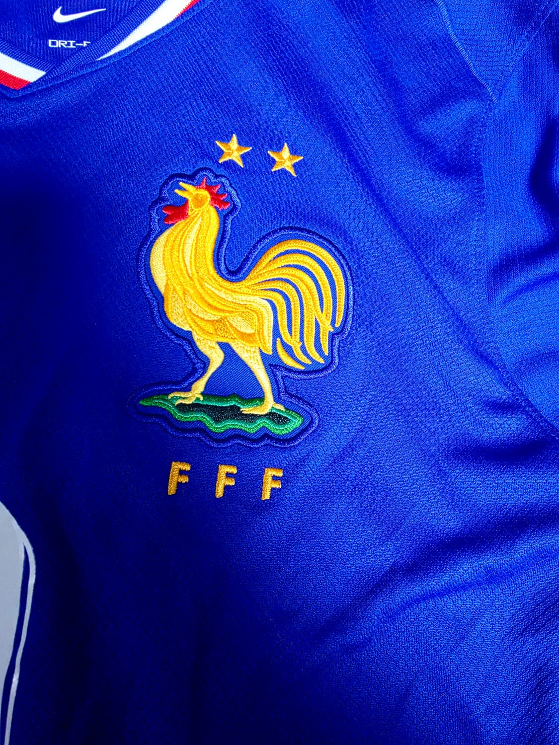 택24-26 나이키프랑스 국대 음바페 10번 마킹 유니폼 L 하자있음 상품이미지6