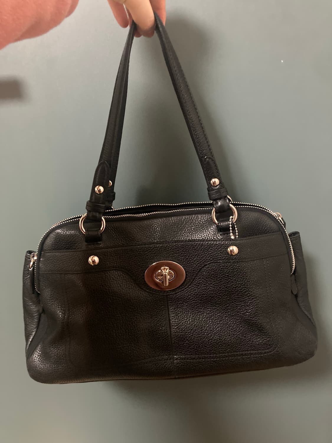 코치 블랙 숄더백 상품이미지1