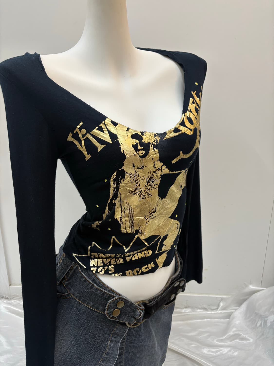 Y2K 금장 프린팅 롱슬리브 상품이미지3