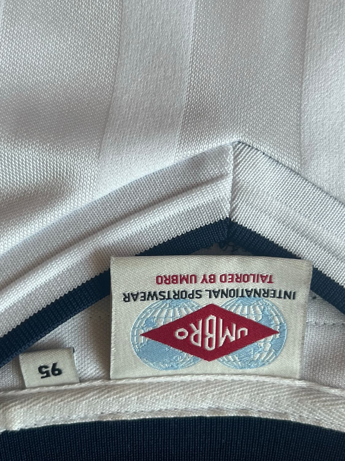 오버더피치 엄브로 100주년 잉글랜드 m사이즈 판매합니다 상품이미지2