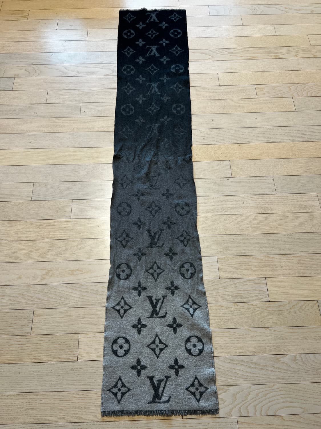 루이비통 모노그램 Dawn to Dusk 머플러 상품이미지7