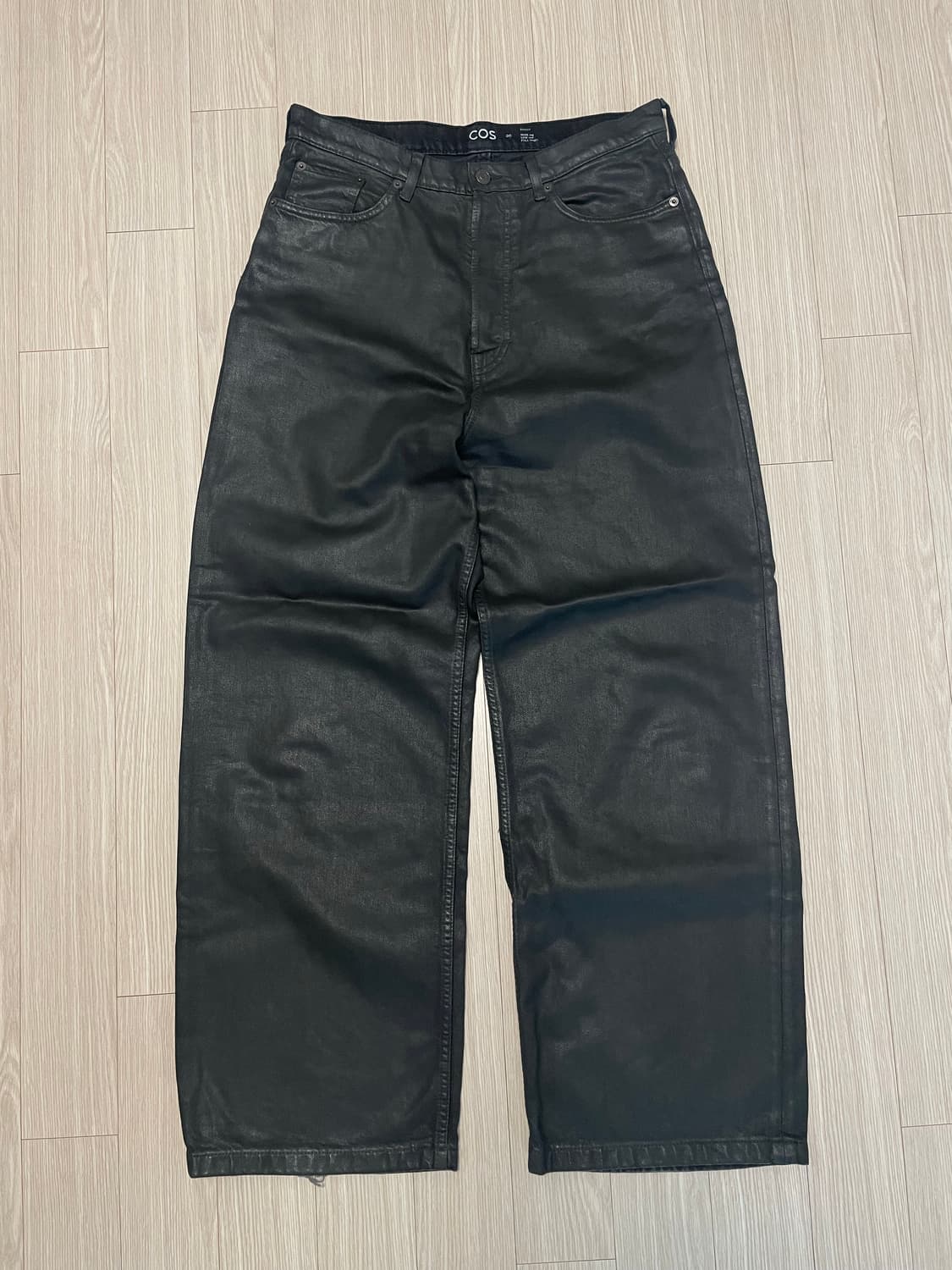 COS 코스 볼륨 코팅 데님진 와이드핏 블랙 30 상품이미지3