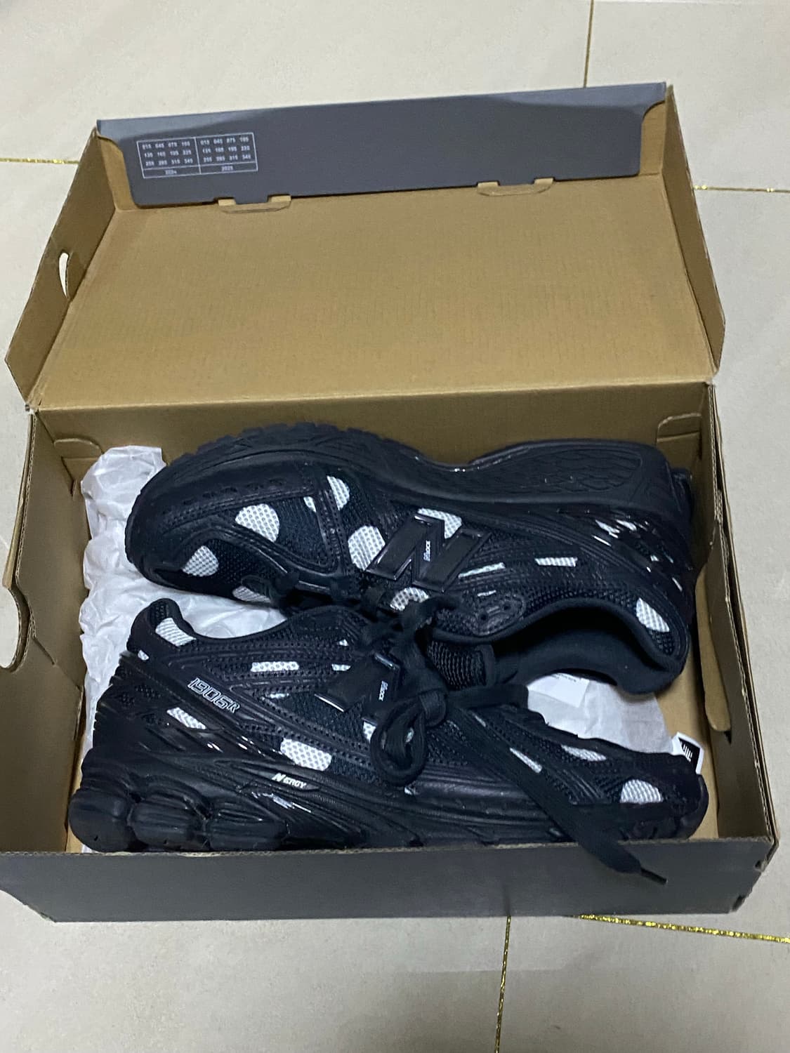 뉴발란스 1906R 폴카 닷 블랙 275 상품이미지1