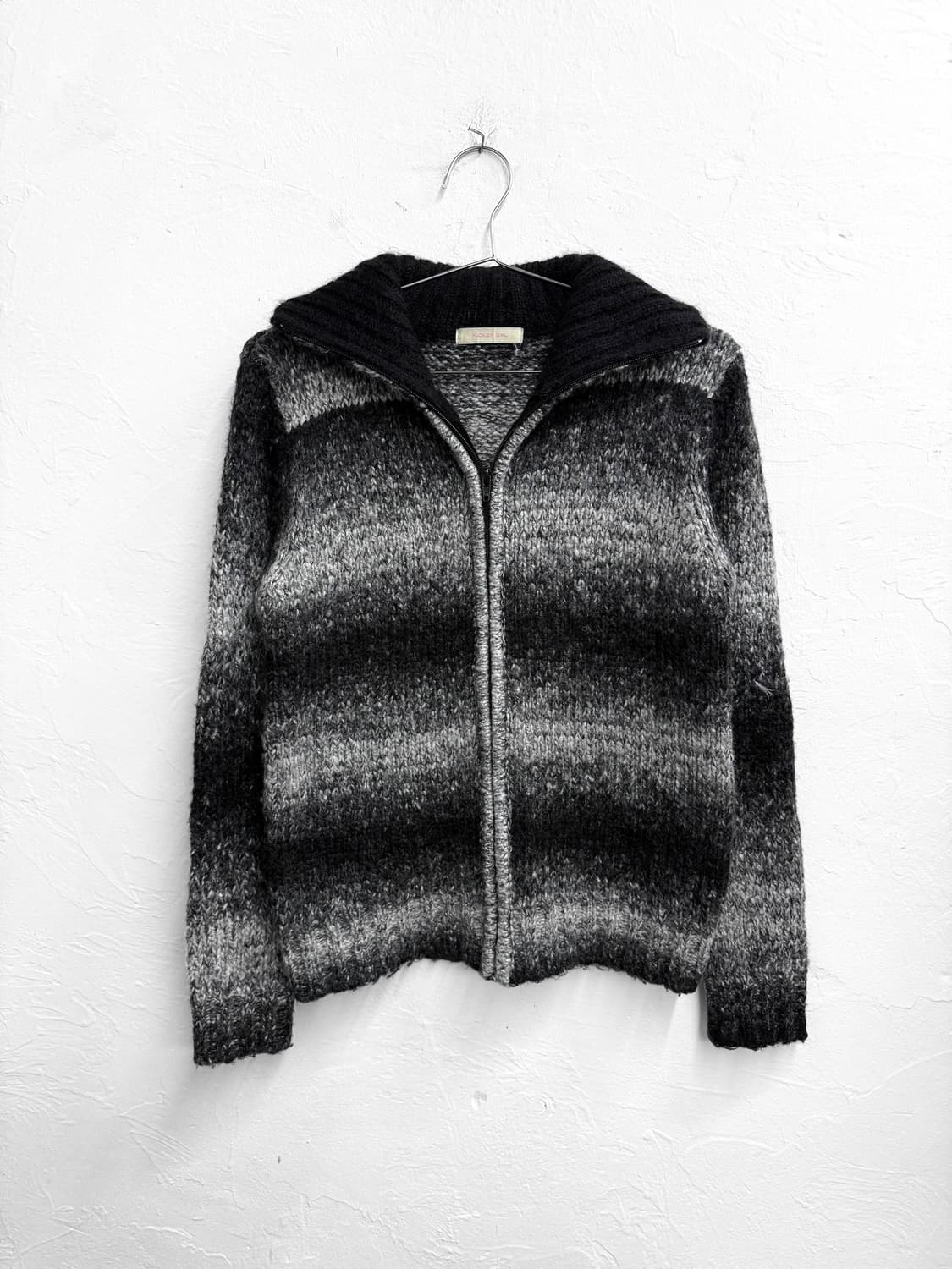 puckish girl 하이넥 옴브레 니트집업 상품이미지1