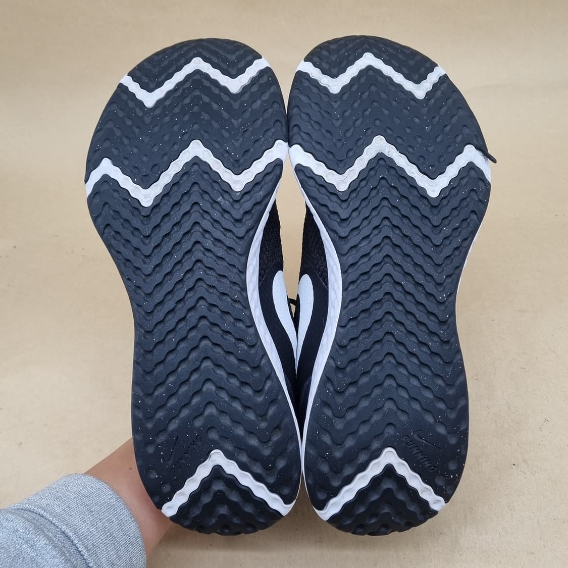 나이키 레볼루션5  남성운동화265  상품이미지3