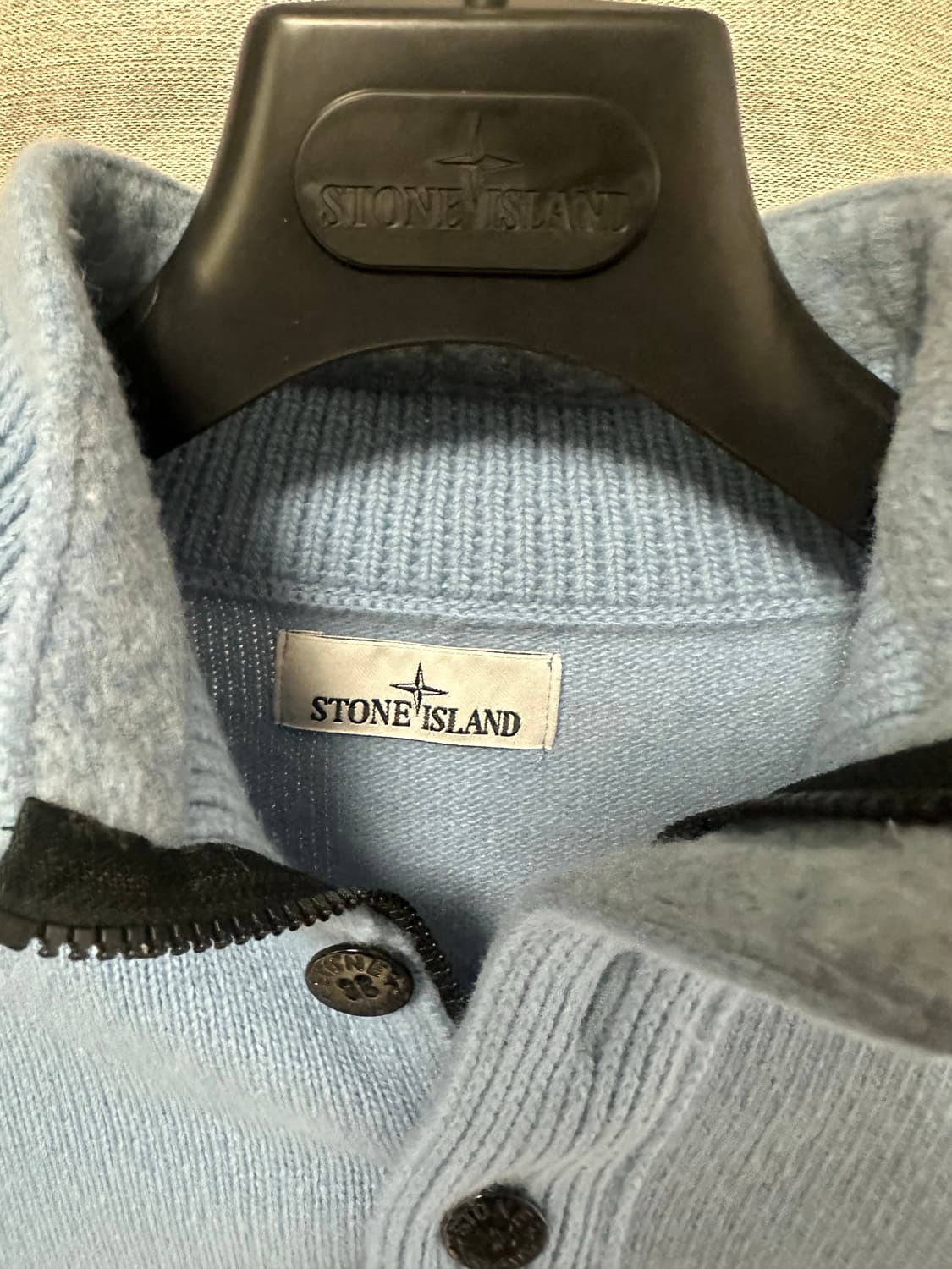 (M) 스톤아일랜드 버튼 하프집업 니트 라이트블루 상품이미지3