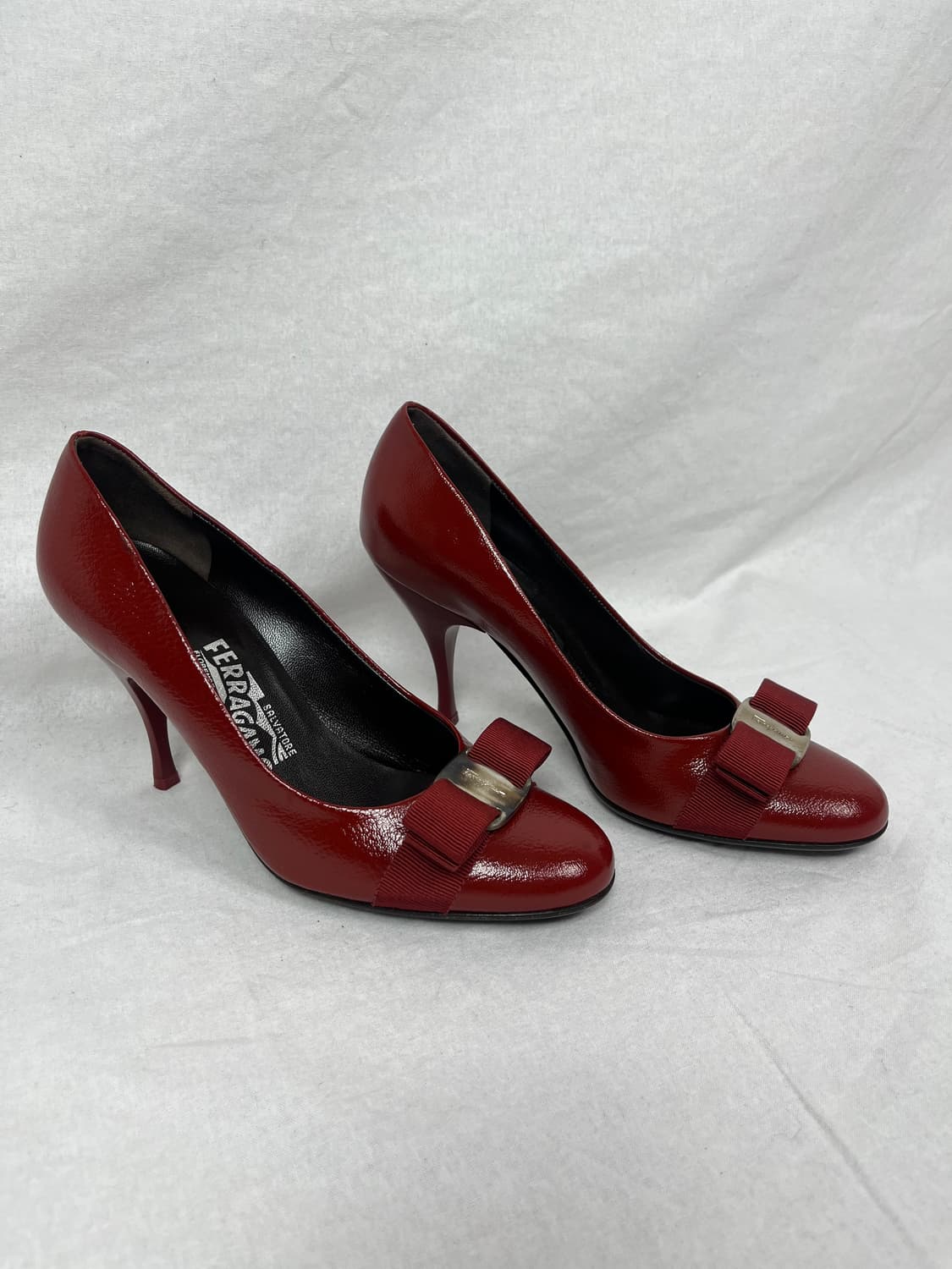 Salvatore Ferragamo 딥레드 컬러 펌프스 힐 상품이미지3