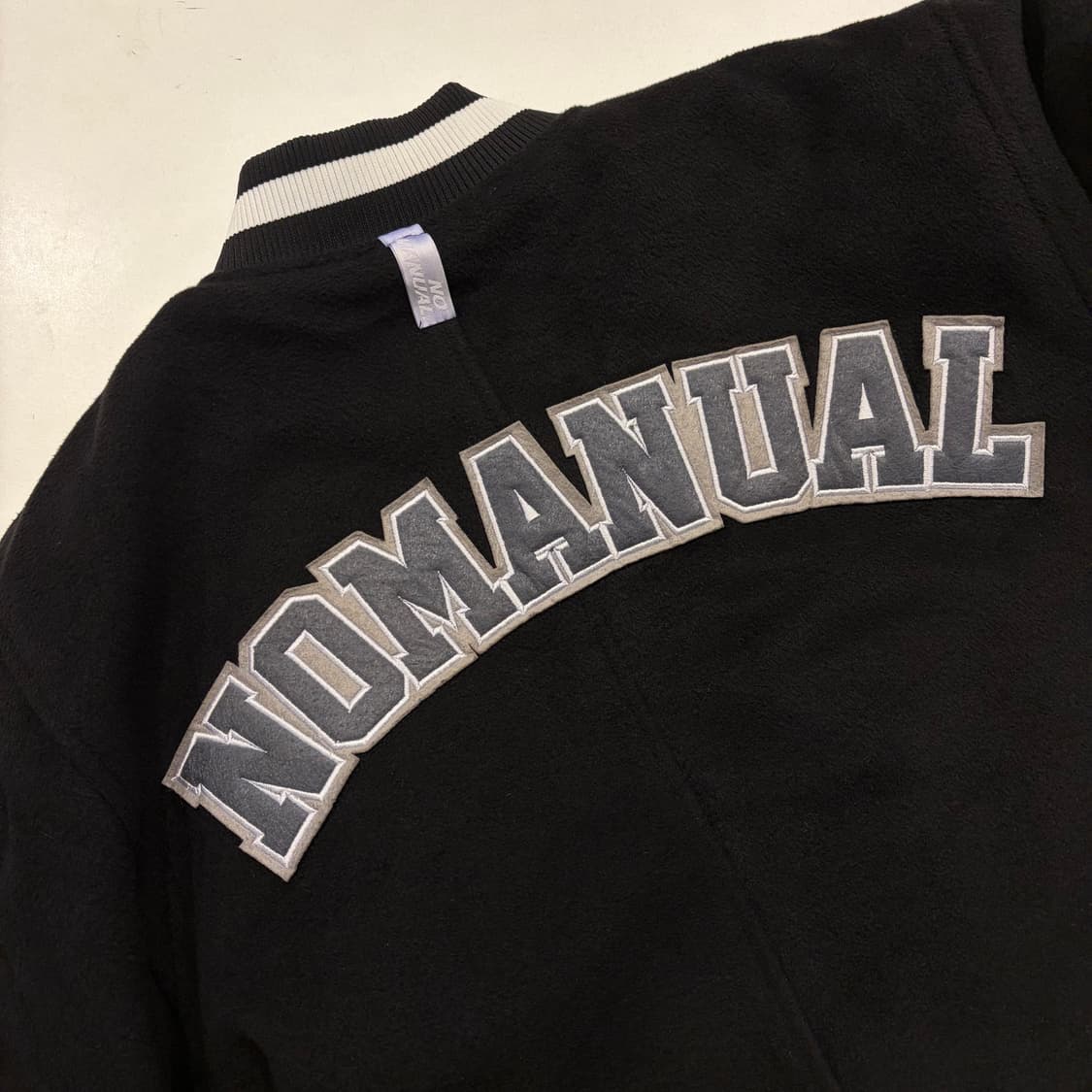 [L] 노매뉴얼 블랙 바시티 자켓 NM 로고 B388 상품이미지8