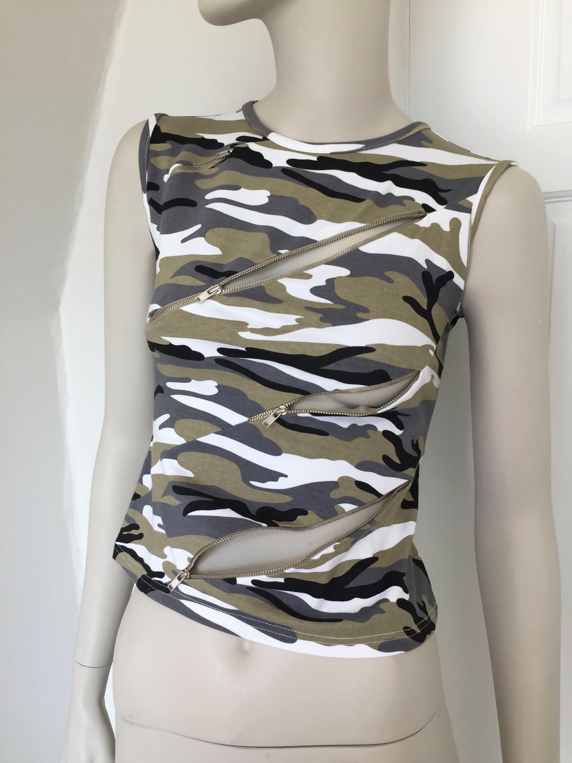 Camo Slant Zip Tank Top 상품이미지1