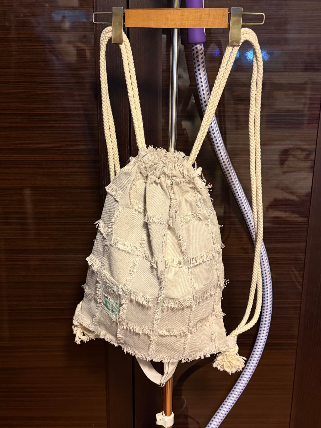 [남녀공용]밀크웨이브 그런지 스퀘어 패턴 크로스백 앤 짐색 아이보리 상품이미지1