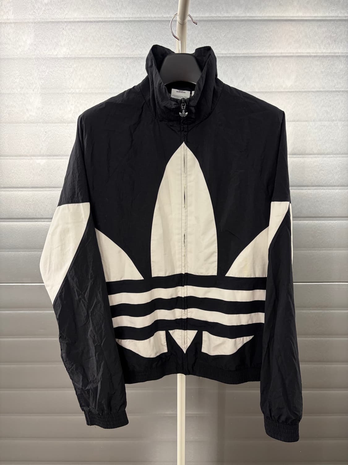 Adidas big trefoil windbreaker XL 상품이미지2