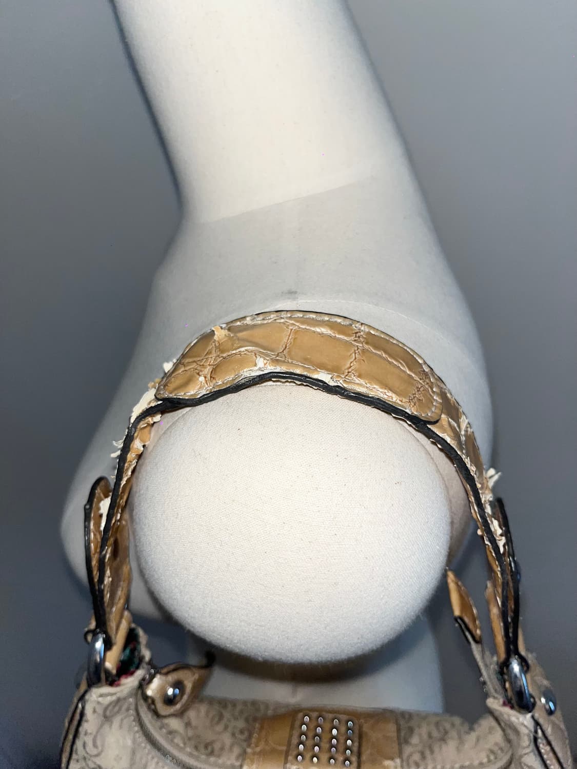 Guess beige Shoulder bag 상품이미지7