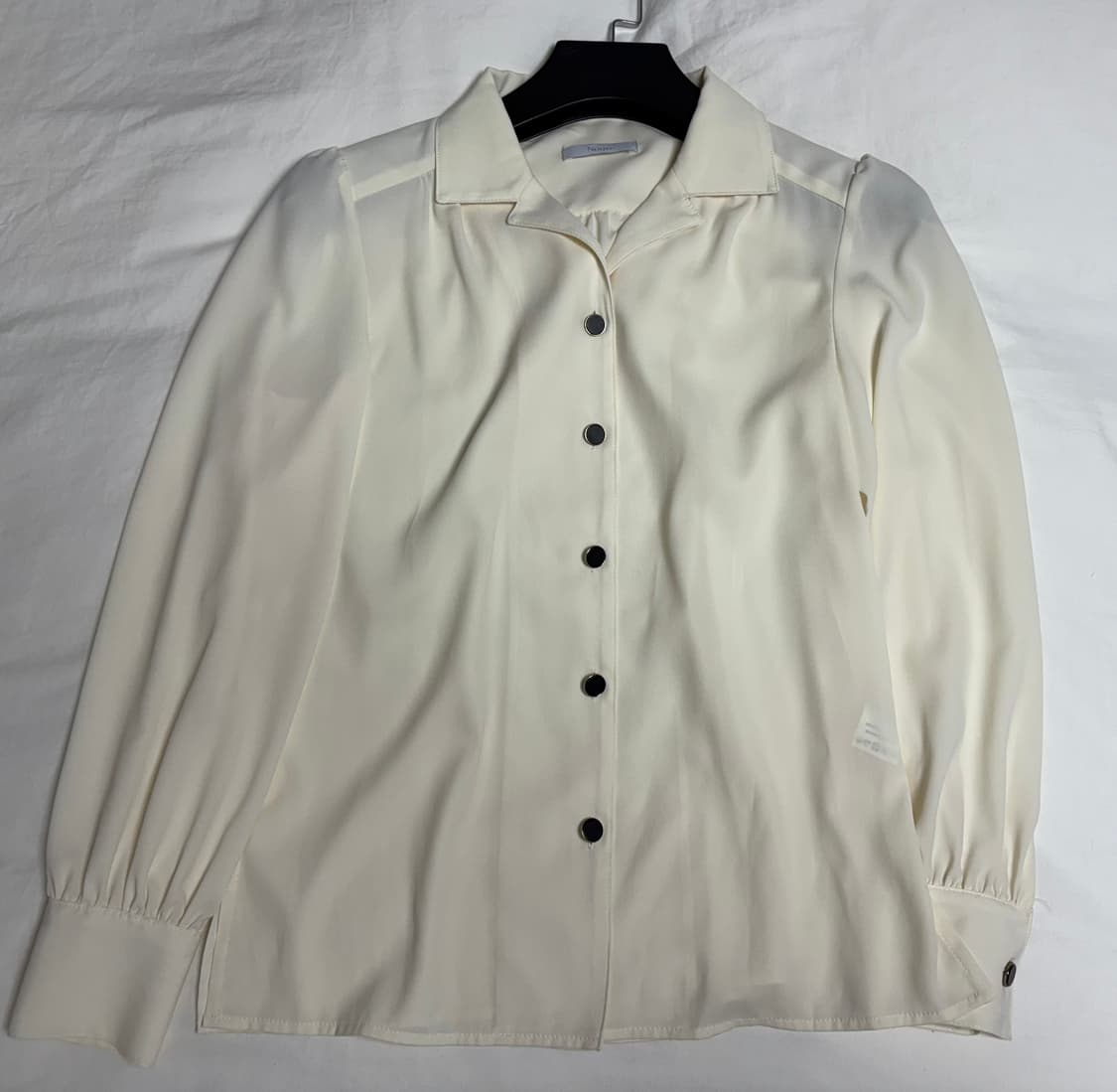 누브 셔링 노치드 블라우스 - 아이보리 상품이미지2