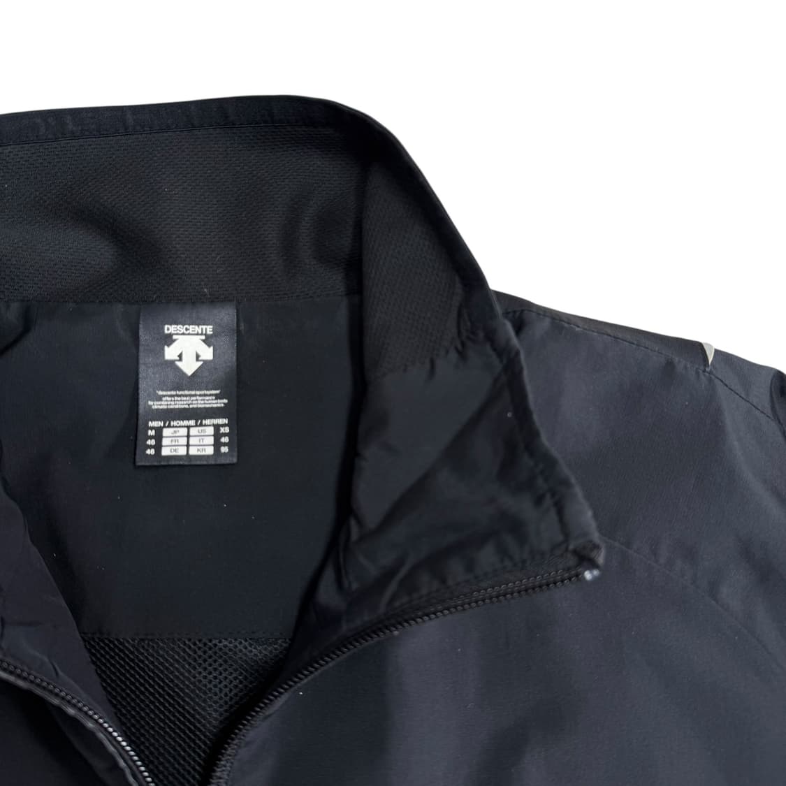 데상트 바람막이 상품이미지2