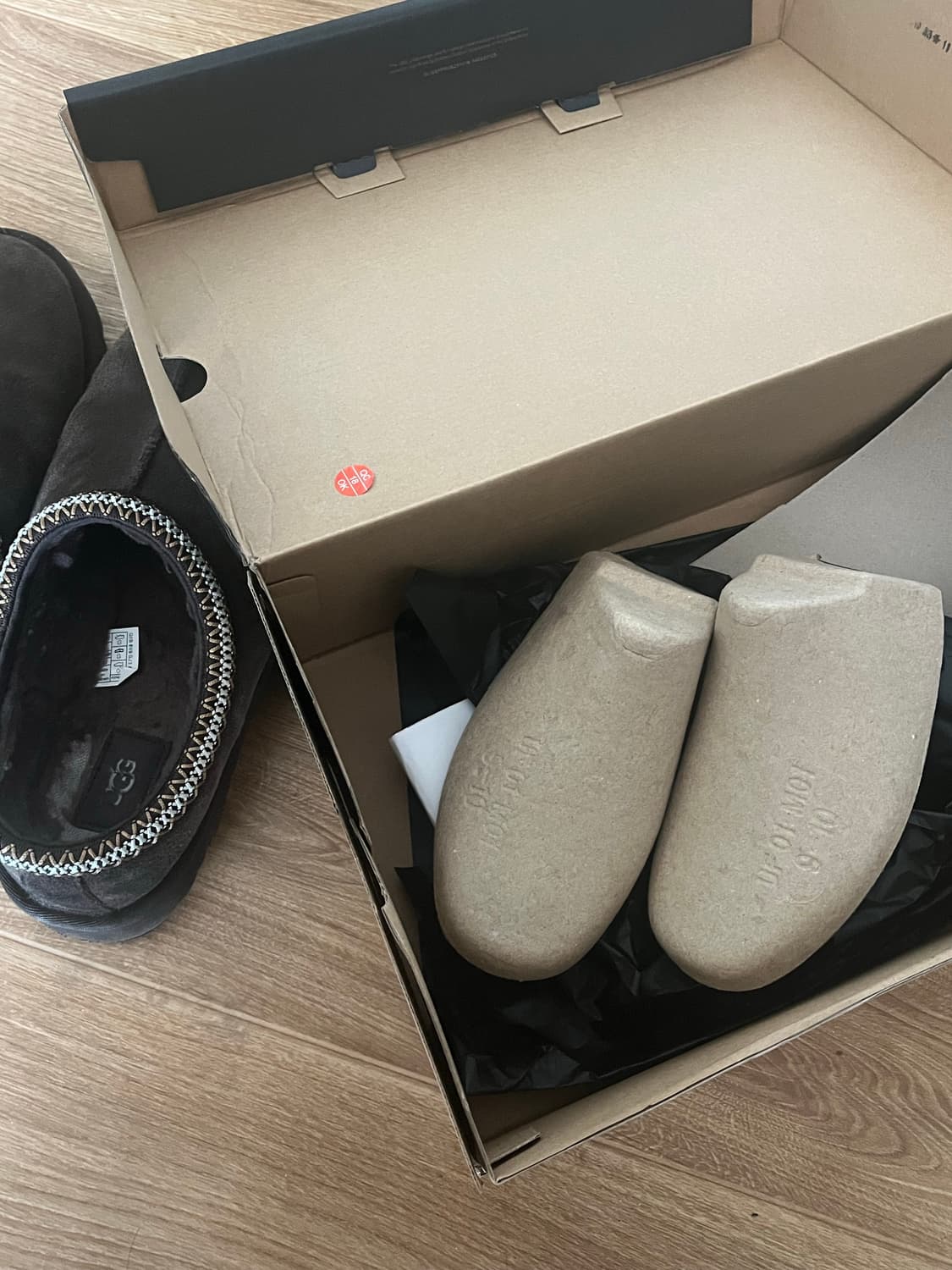 UGG 어그 슬리퍼 270 + 박스 상품이미지4