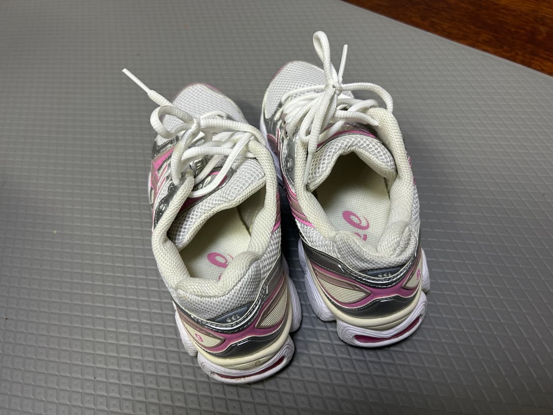 [아식스] 젤 님버스9 핑크/화이트 245사이즈 상품이미지3