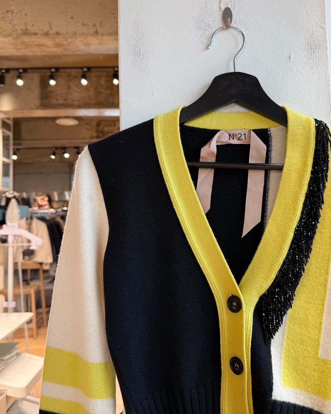 n21 블랙 옐로우 태슬 크롭 가디건  상품이미지4