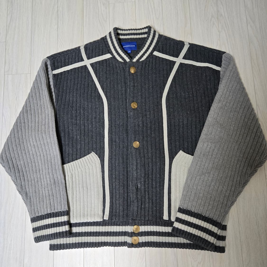 아더에러 톰브 가디건 그레이 a3 상품이미지1