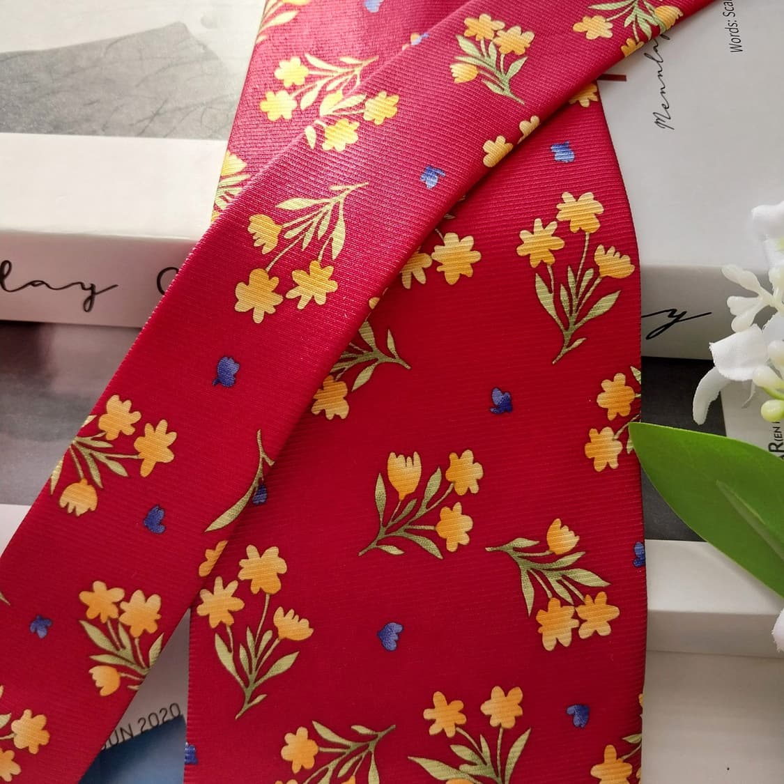 발망 실크 레드 플로럴 모티브 넥타이 9.9cm A+등급 K1604
 상품이미지4