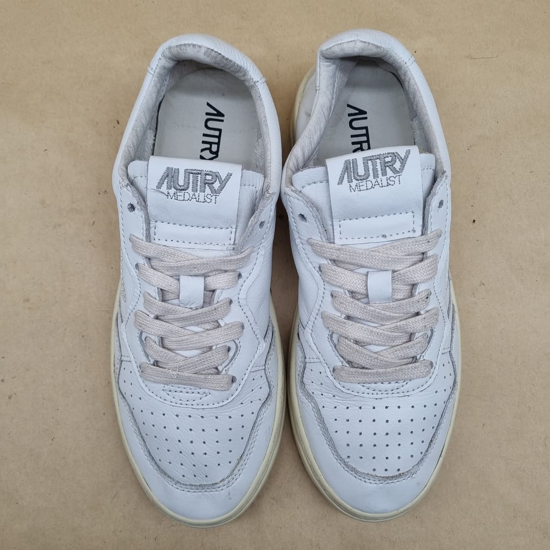 오트리 메달리스트 여성 스니커즈 38 240 상품이미지2