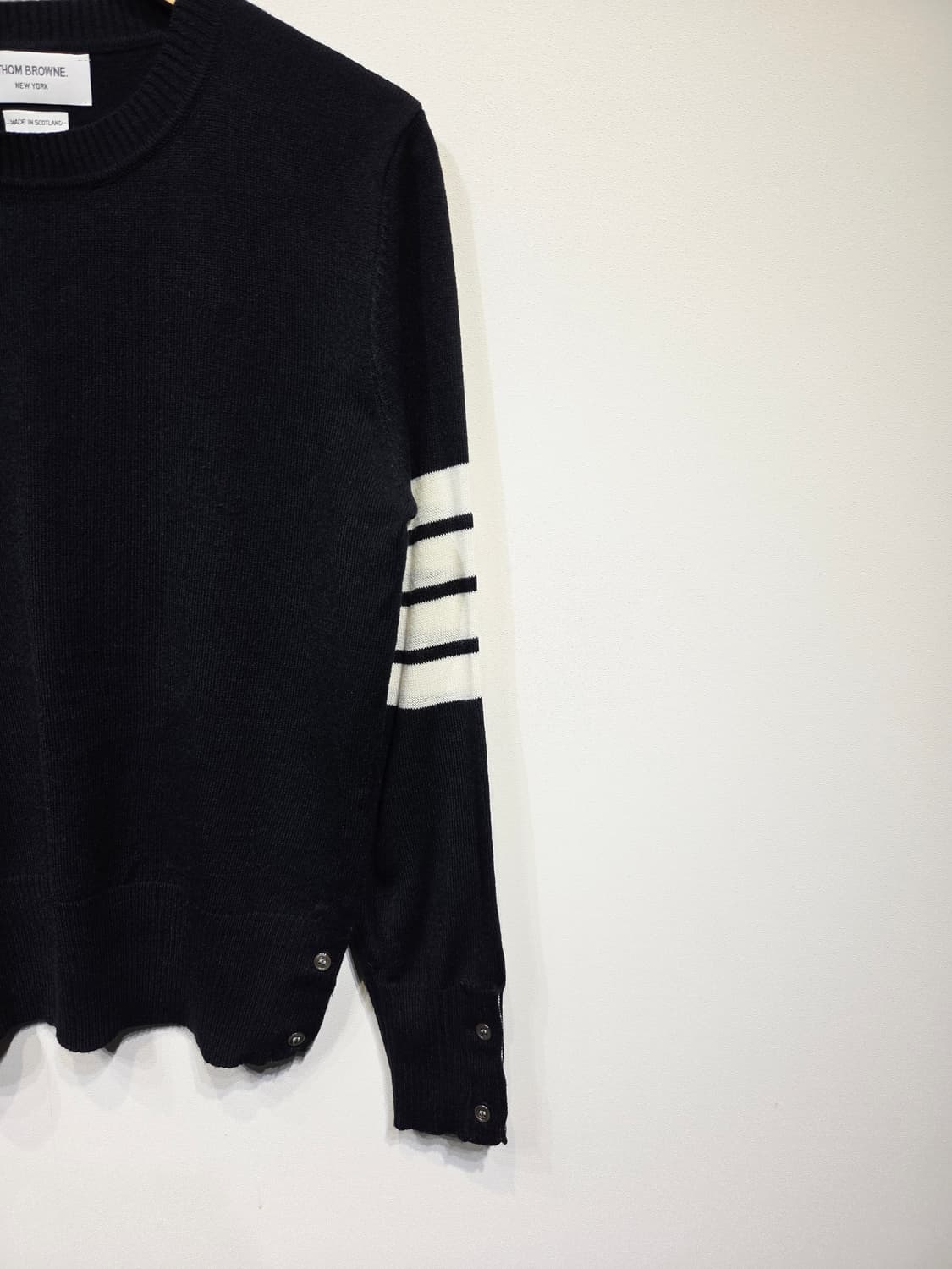 톰브라운 4선 캐시미어 크루넥 니트 다크 네이비 상품이미지4