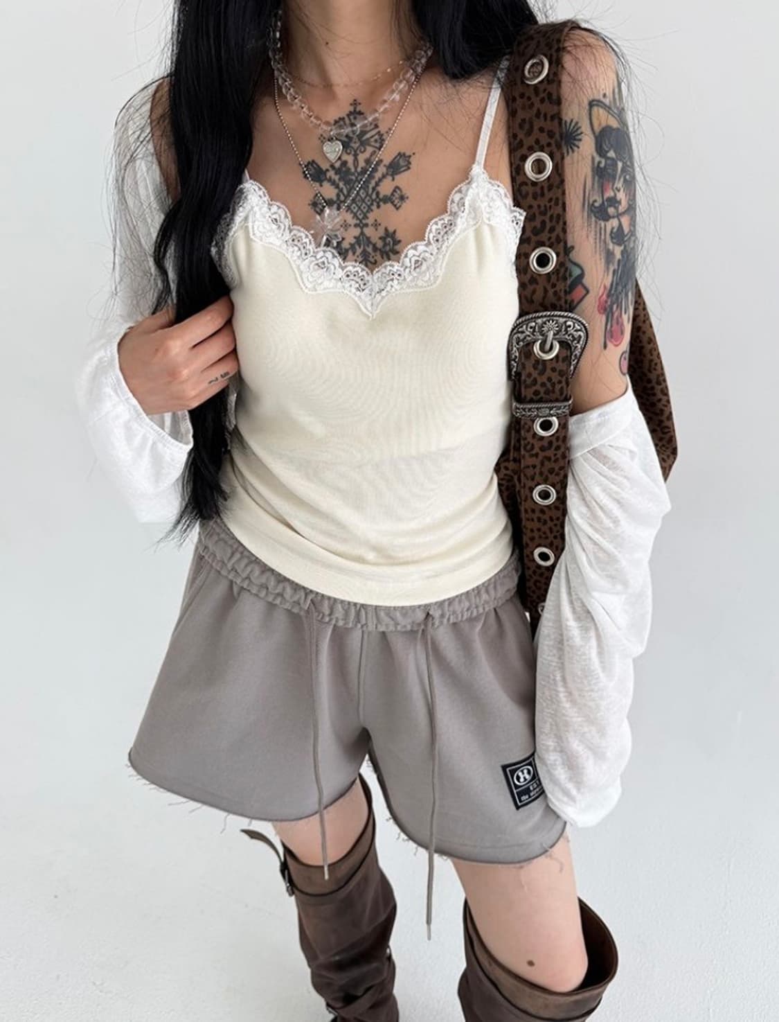 더미스테리어스호텔 컷오프 스웻 쇼츠 상품이미지3