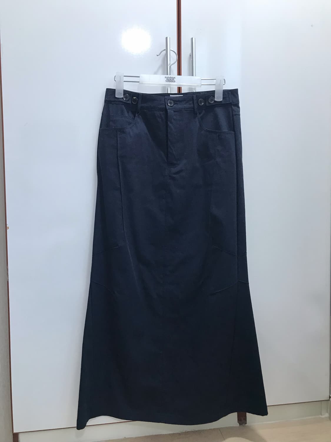 마지셔우드 [F] PINTUCK MAXI SKIRT_navy 상품이미지2