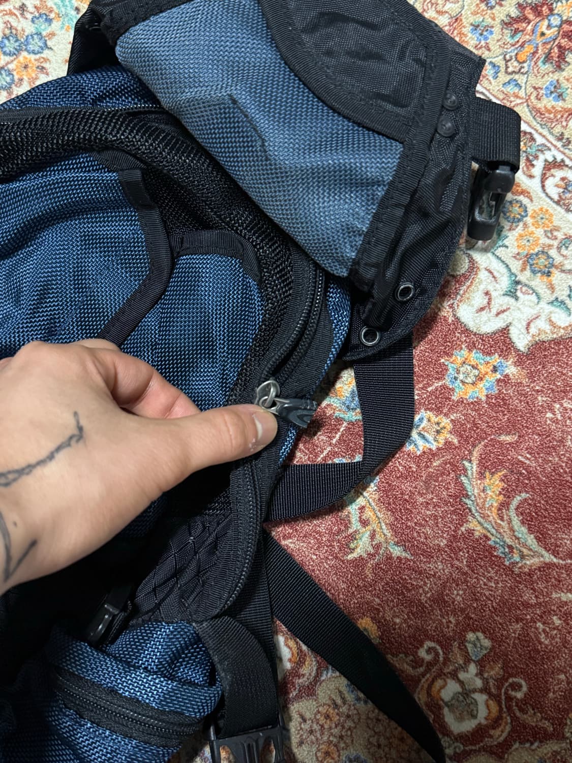 오클리 아이콘 미니백 상품이미지4