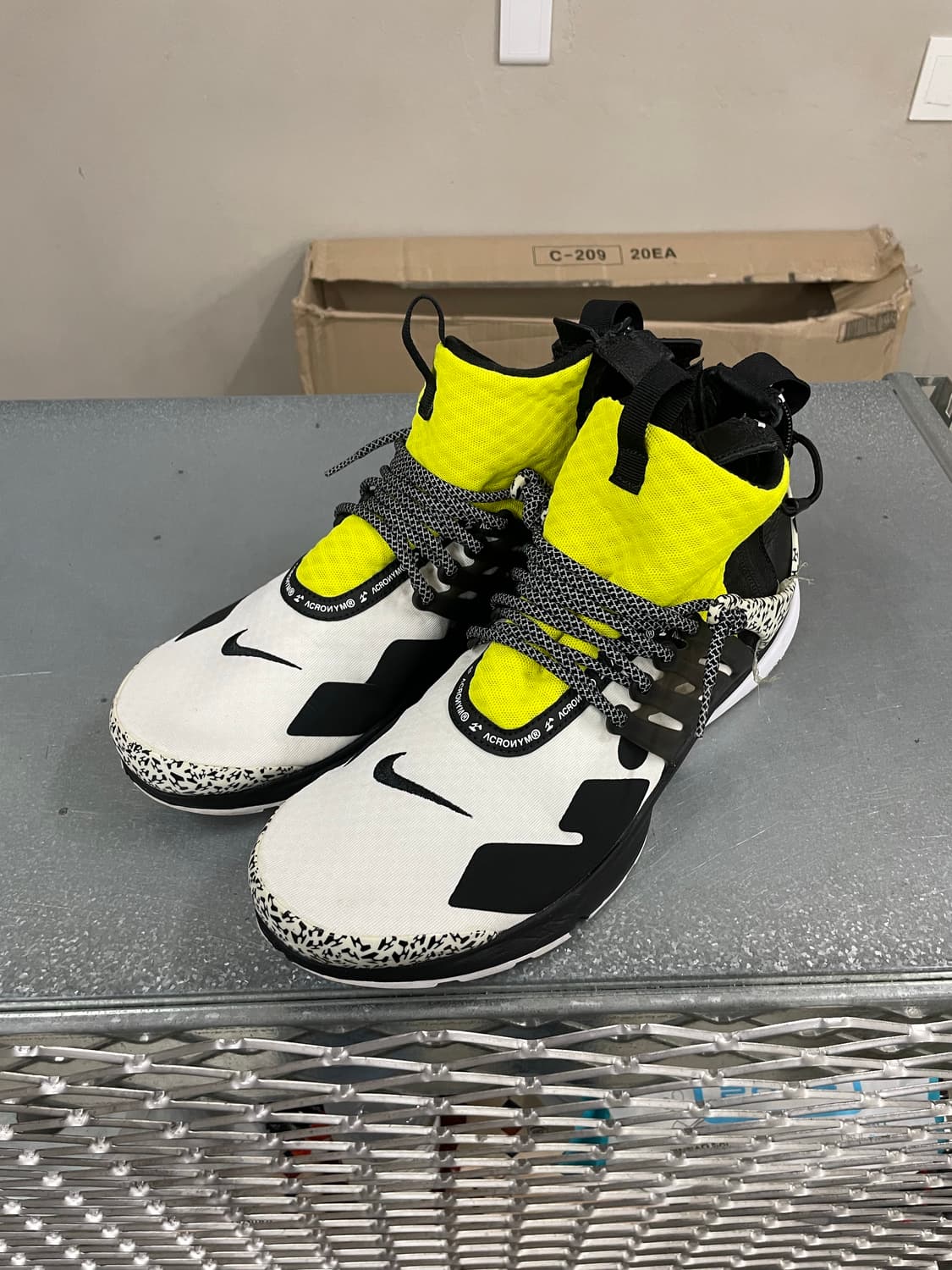 나이키 X 아크로님 에어 프레스토 형광 300 상품이미지2