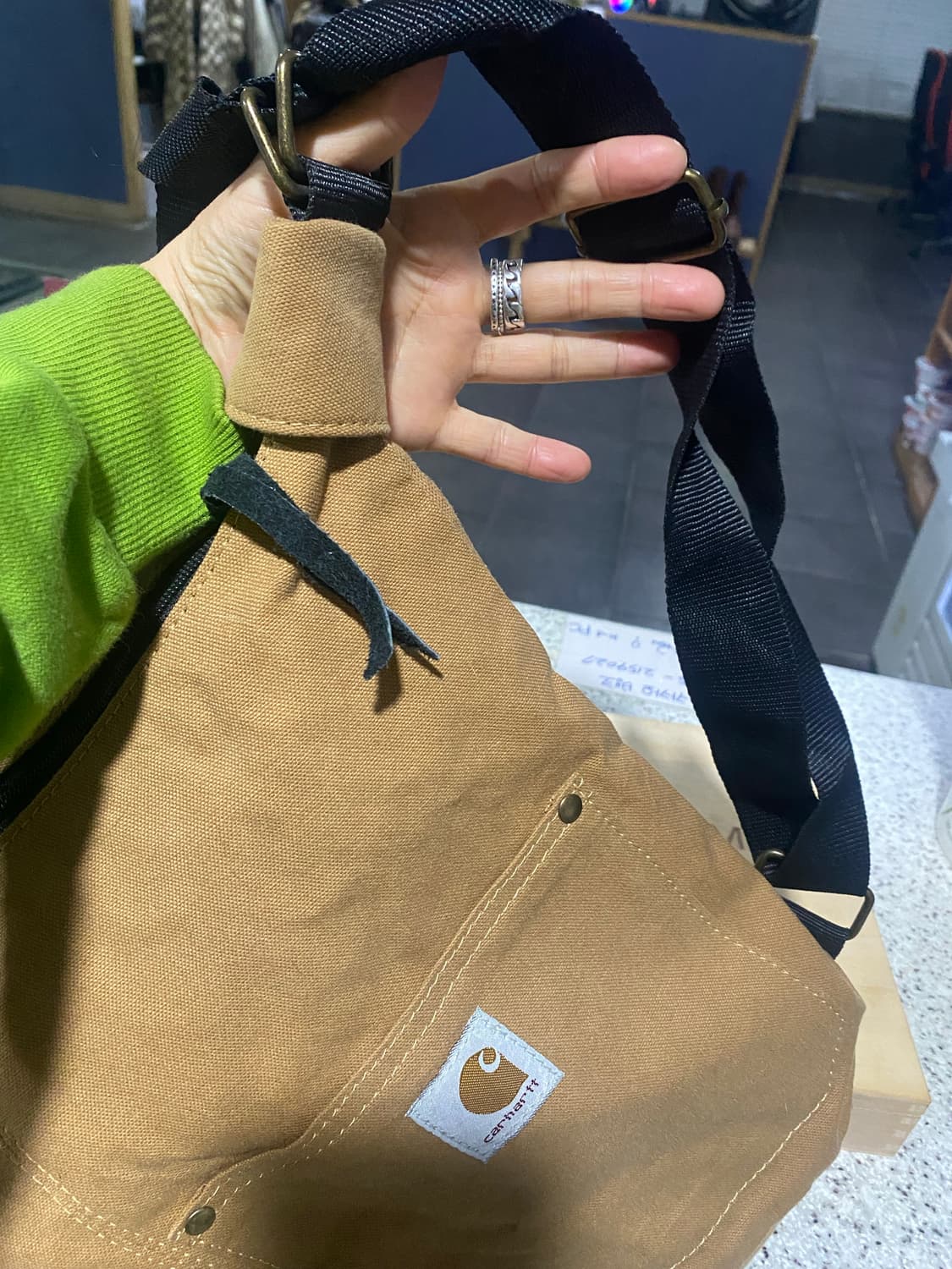 칼하트 브라운 크로스백(백팩가능) 상품이미지4