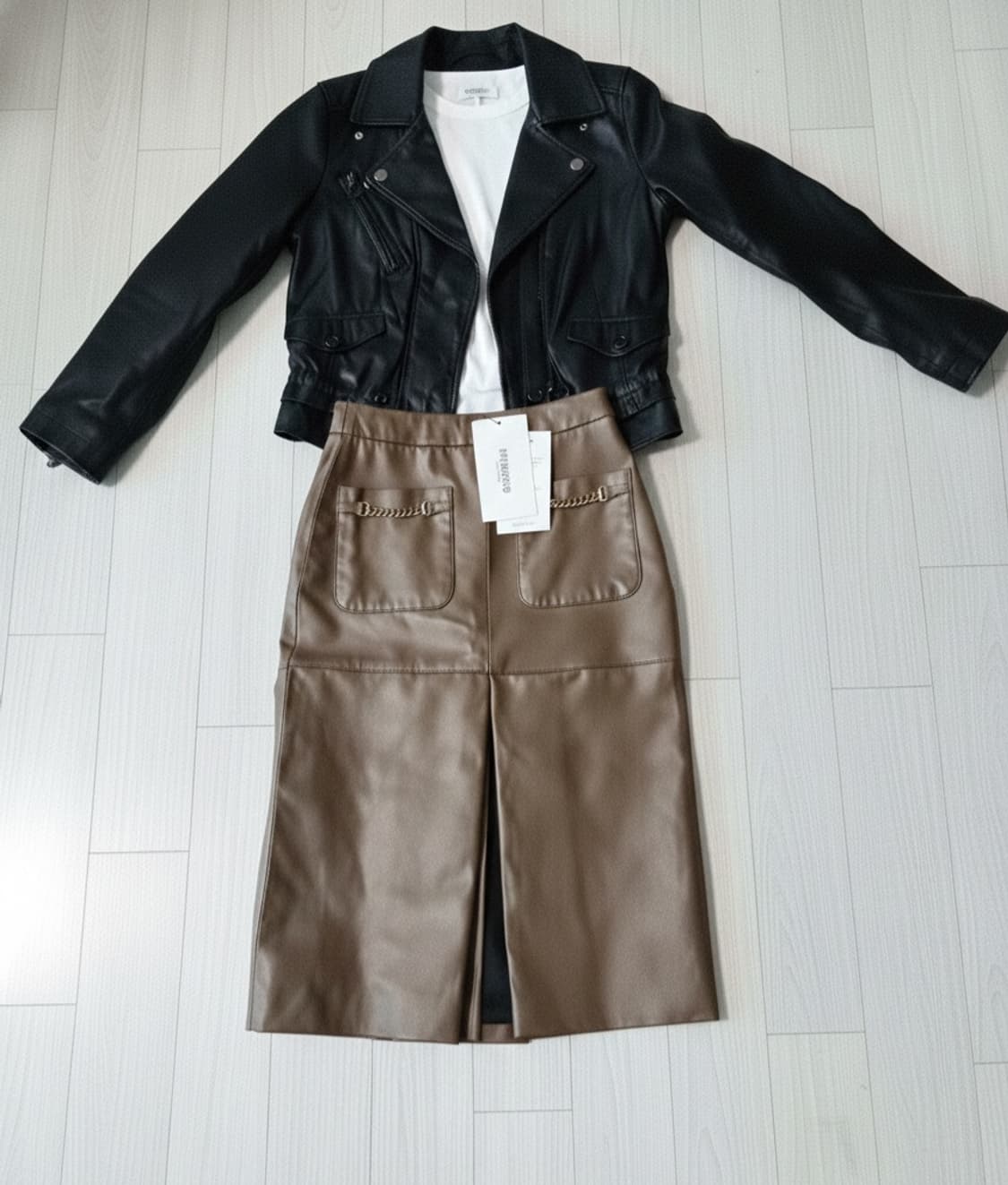 마이아이코(MYEYEKO) 체인 포인트 레더 미디 스커트 상품이미지1