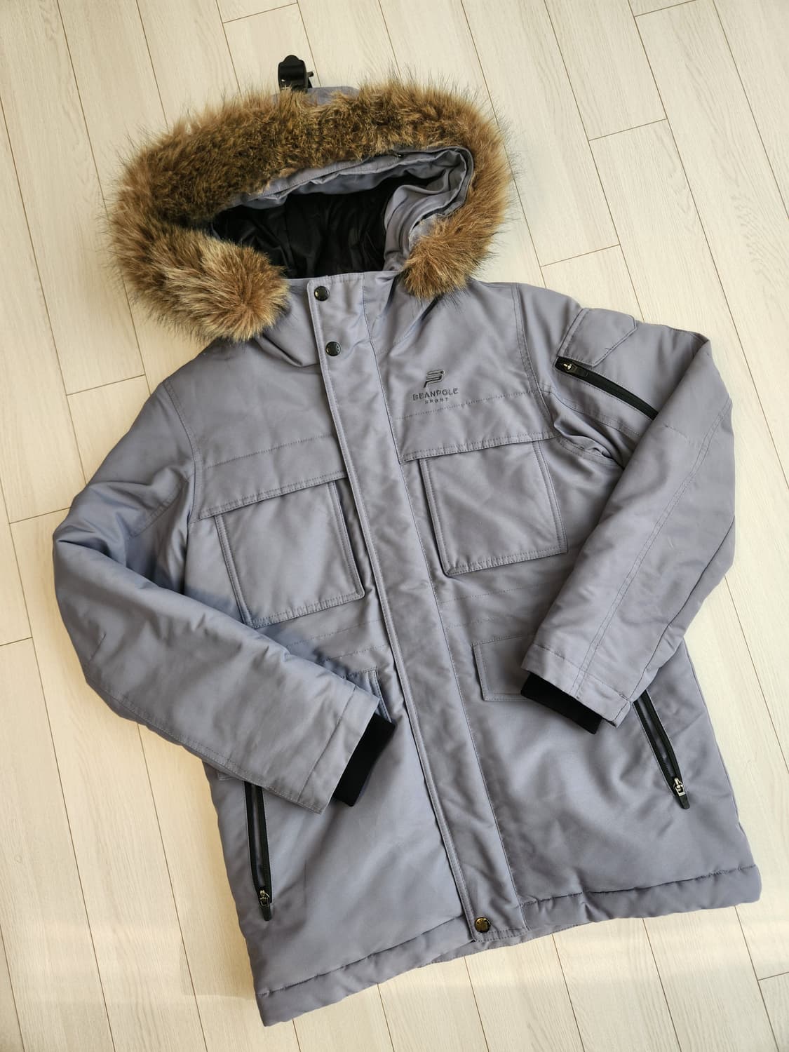 빈폴 스포츠 남녀공용 그레이 덕다운 패딩 사이즈90(s)

사용감 거의  상품이미지1