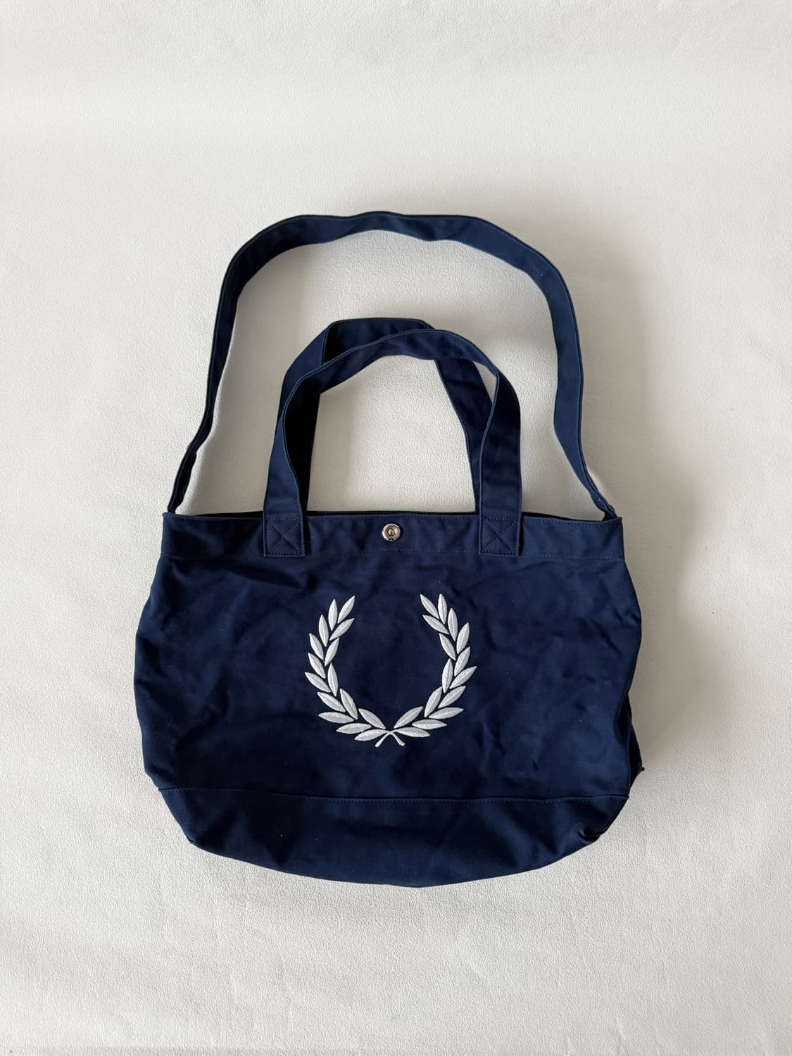 프레드페리(FRED PERRY) 캔버스 크로스 토트백 상품이미지1