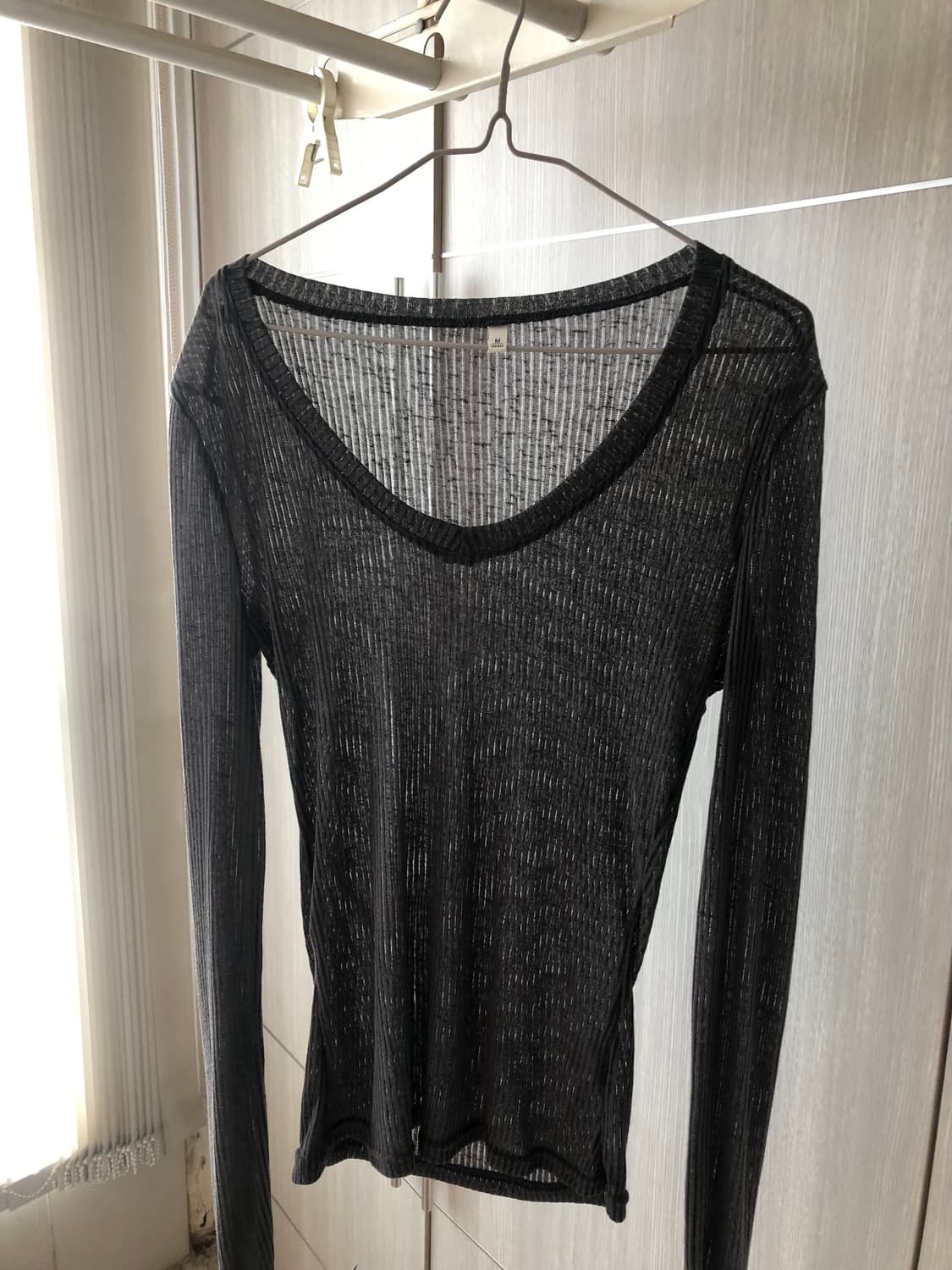 deep v neck top 상품이미지1